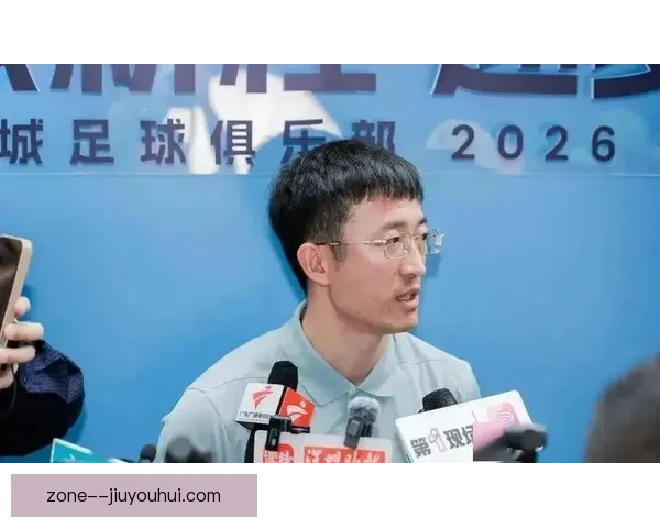 中超新军深圳新鹏城迎更名后首个主场四川九牛历史之夜全城沸腾