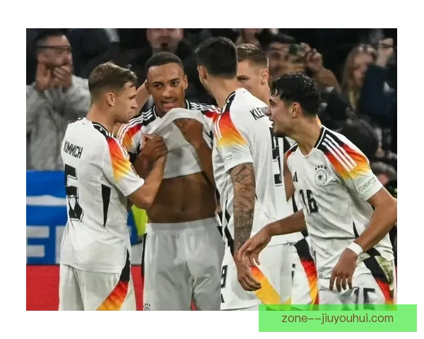 哈维·西蒙斯德甲主场惊艳远射破门助球队取胜