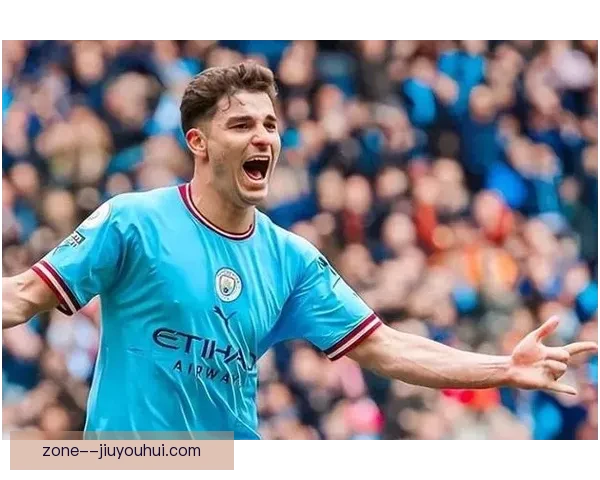 阿尔瓦雷斯在曼城前场积极跑动后转会离队引关注